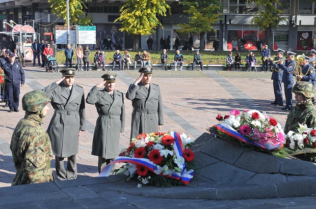 ВЕНЦИ РАТНИЦИМА: Краљевчани обележили Дан примирја (ФОТО)
