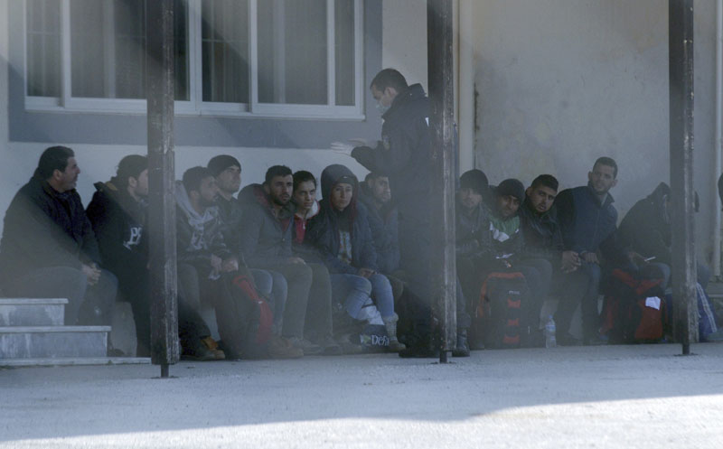 Кријумчарио 90 миграната у камиону