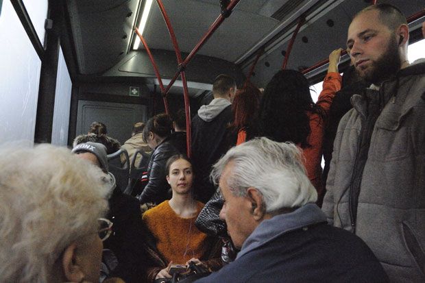 Линија 35: Старица штапом истерала шверцерку