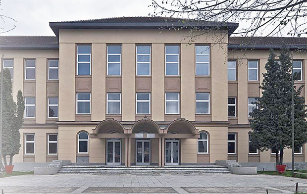 Средњошколци из Петњице: Стопирају до школе, јер превоза нема