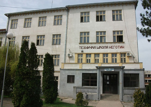 Пипкао ученице током наставе?