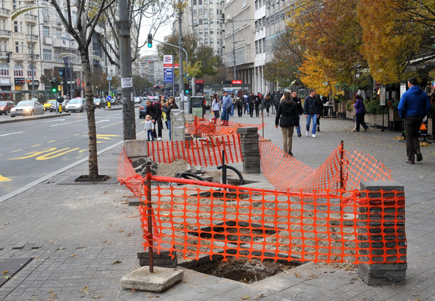 Постављају нове надстрешнице на Теразијама