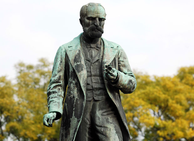 Студентски парк: Панчићу откинута лупа