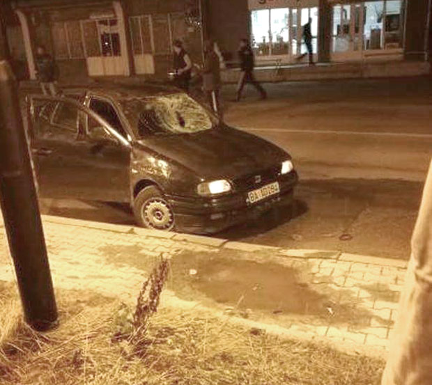 ТЕШКА САОБРАЋАЈКА У РОЖАЈАМА: Полицајцу се боре за живот!