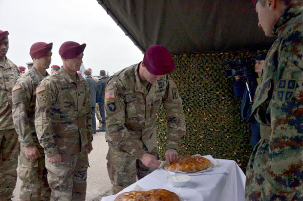 Аеродром Батајница: Дочек америчких падобранаца 