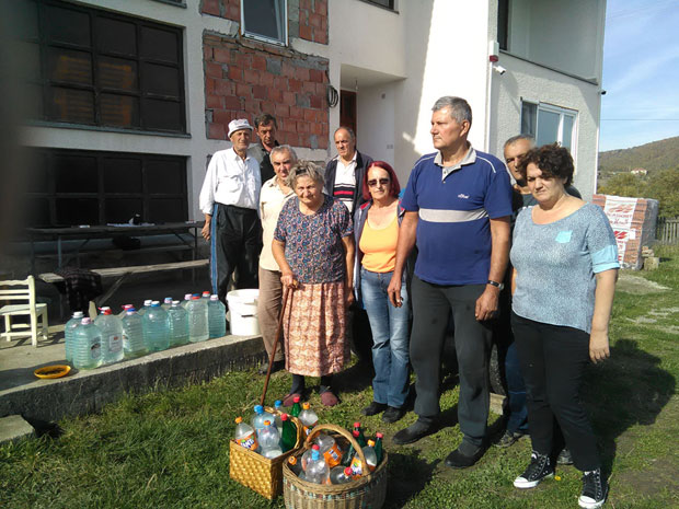 Прикључак платили 100.000, а без воде већ пет година!
