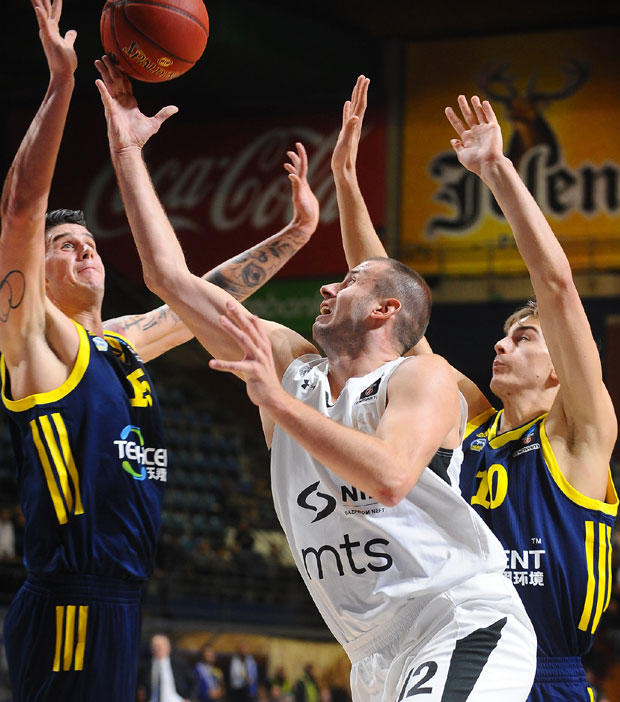 ПАРТИЗАН СВЕ ДАЉЕ ОД ДРУГЕ ФАЗЕ ЕК: Алба поново боља од црно-белих