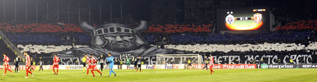 УЕФА ИПАК ПРАЗНИ КАСУ ШАМПИОНА СРБИЈЕ ПОСЛЕ МЕЧА СА СКЕНДЕРБЕГОМ: Партизан кажњен 16.000 евра, без Тошића на Јанг Бојс