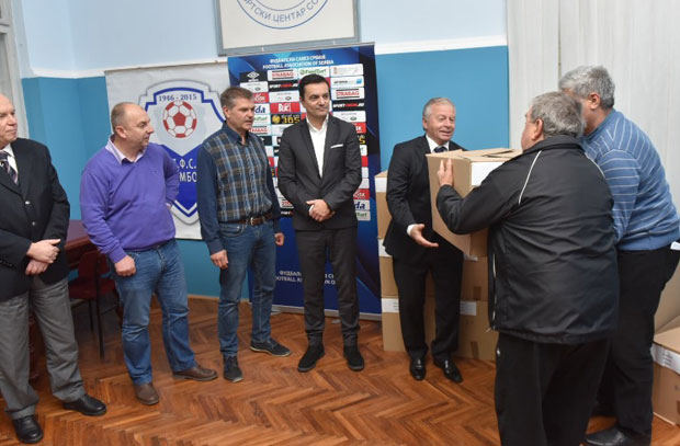 ФСС СВЕ БЛИЖИ БРОЈУ 1000: Донирана опрема клубовима из Сомбора, Житишта и Нове Црње, односно Инђије