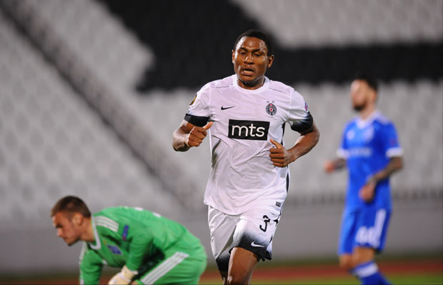 Тавамба потписује дресове, Партизан дарује