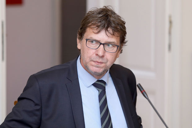 Загреб ће наставити да инсистира да Хрвати добију загарантоване мандате у српској скупштини