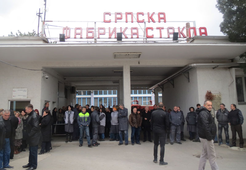 Радници “Српске фабрике стакла” нису дозволили искључење