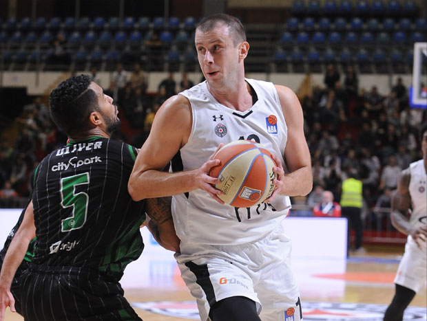 ПАРТИЗАН ПОРАЗОМ ИДЕ НА ПАУЗУ: Олимпија тројкама потопила црно-беле