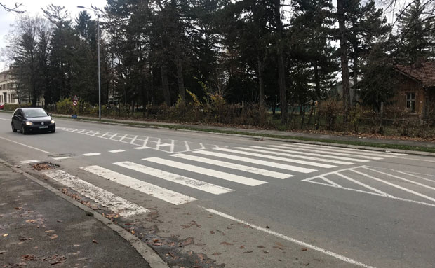 Саобраћајка у Пироту: Покосио средњошколце на пешачком