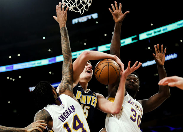 ВИДЕО: Нервозни Јокић псовао судију после искључења