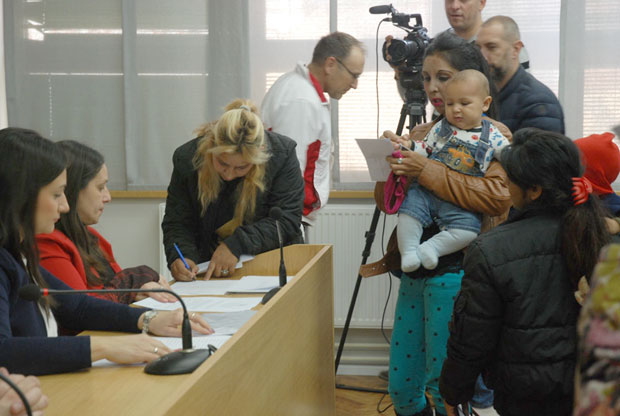 Вишечланим породицама по 10.000 динара