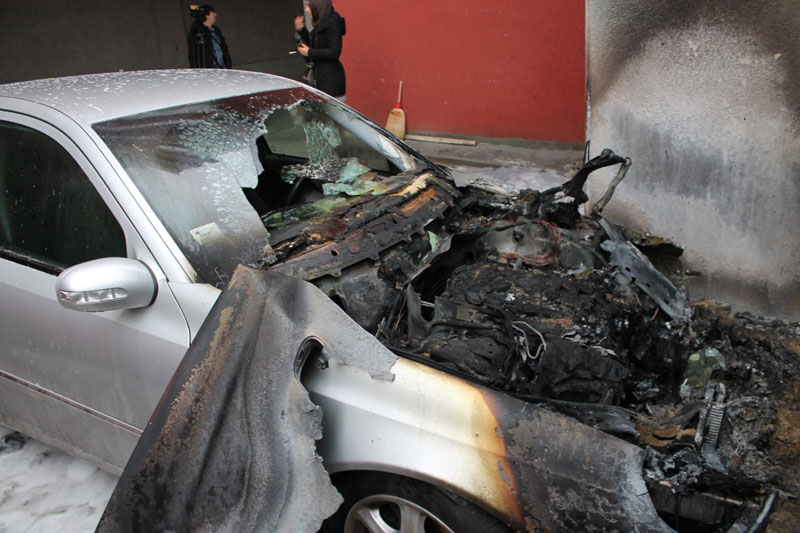 ЛИМУЗИНЕ ГОРЕ И ОПОМИЊУ? Запаљен трећи ауто у Нишу