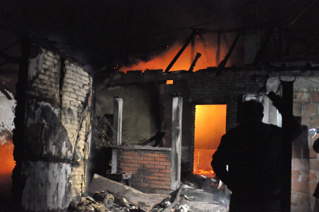 ПОЖАР КОД ВРЊАЧКЕ БАЊЕ: Изгорело цело домаћинство (ФОТО)