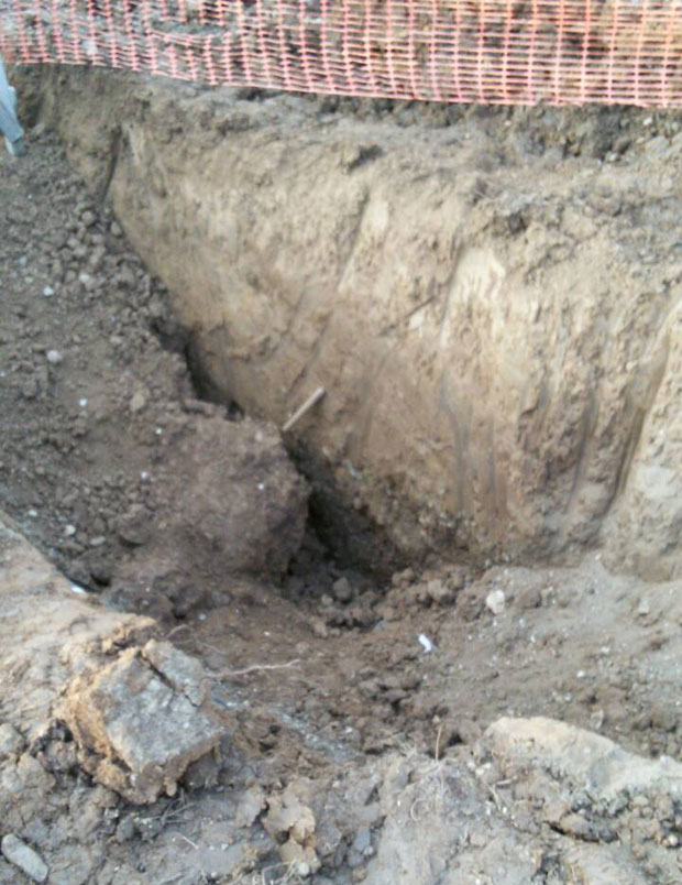 НЕСРЕЋА У КРАЉЕВУ: Радника затрпала земља