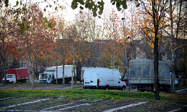Муке грађана Видиковца: Паркинг преотели дивљи трговци