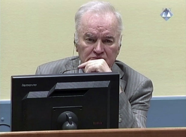 УОЧИ ПРЕСУДЕ МЛАДИЋУ: За Србе херој, за Бошњаке крвник и највећи ратни злочинац!


