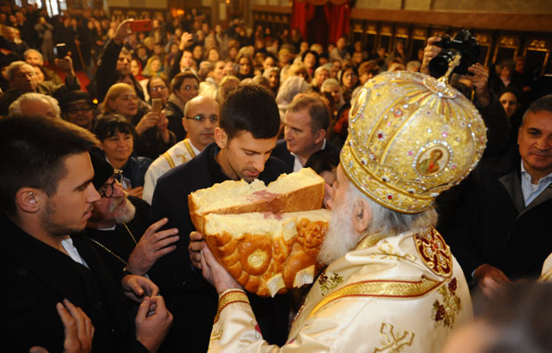 Новак ломио славски колач