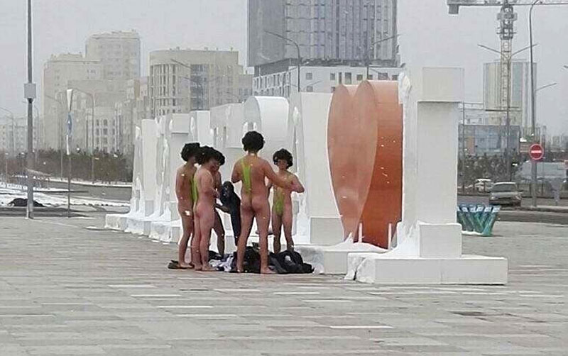 ОБУКЛИ СЕ КАО БОРАТ: Саша Барон Коен нуди помоћ кажњеним Чесима 