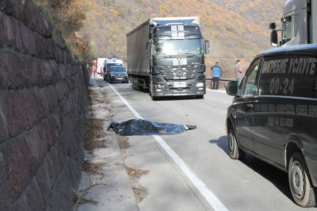 Мушкарац погинуо на путу Ниш-Пирот: Бацио се под точкове камиона