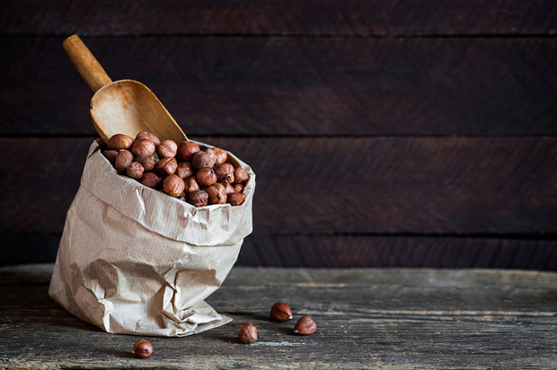 Ухапшен због сумње да је украо пет џакова лешника и ударио жртву ашовом по глави