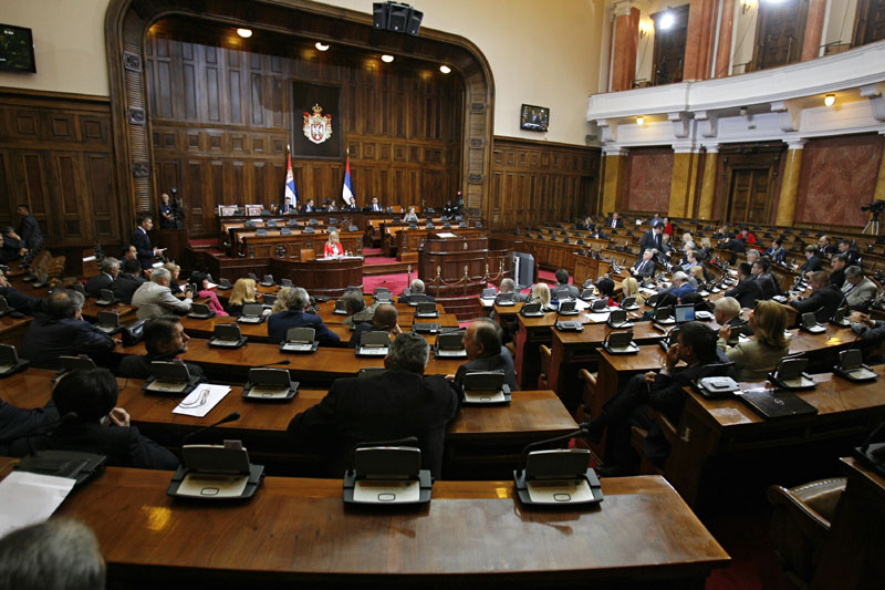 Веће плате за посланике, новац од казни за народне кухиње и лечење у иностранству