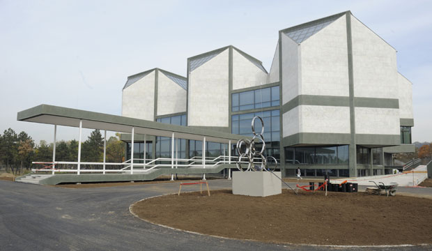 
За спољно уређење Музеја савремене уметности још 38 милиона динара