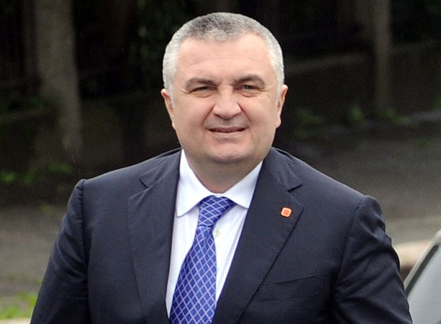 АЛБАНСКИ ПРЕДСЕДНИК: Тражи парламентарну истрагу у случају Чакаја, министра са држављанством тзв. Косова