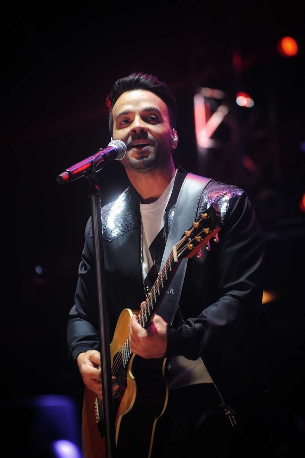 Луис Фонси на концерту у Београду: Свиђају ми се ваша лепа лица (ВИДЕО / ФОТО)