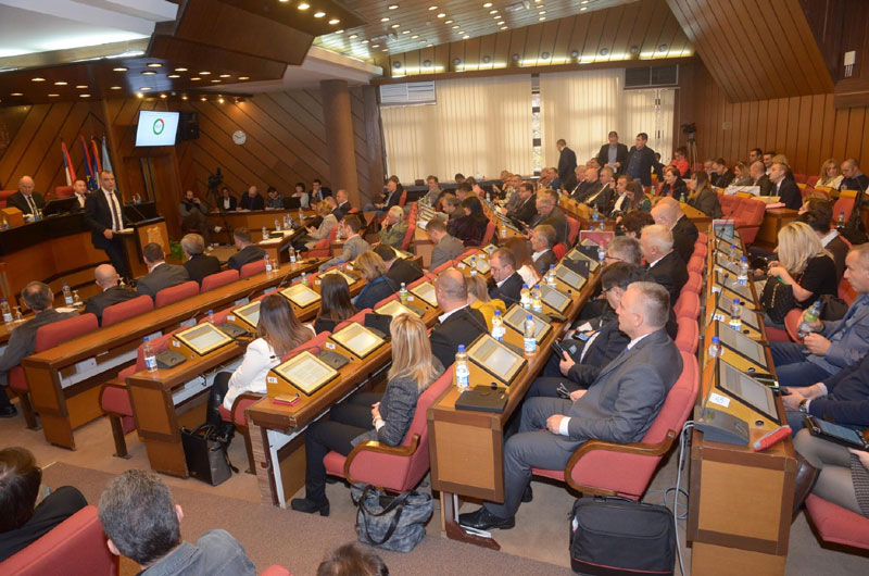 Градоначелник Новог Сада прети сменама