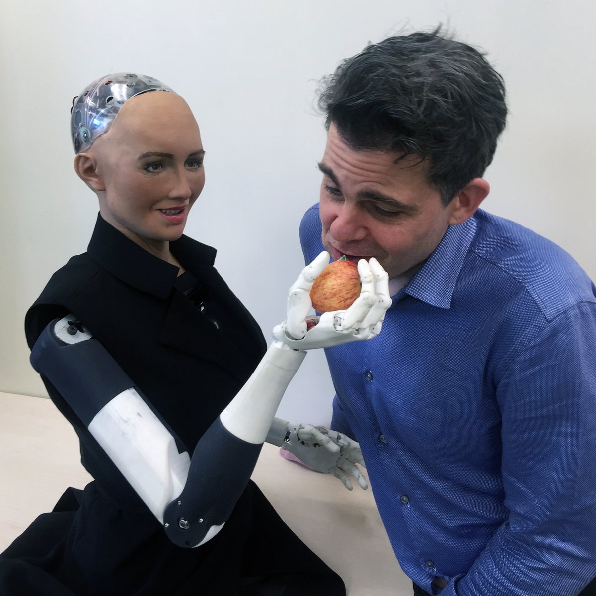 Робот Софија дала први велики интервју: Од одговора на питање о породици заледићете се