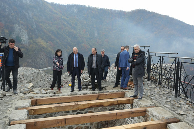 Ужичка тврђава: Академик оживљава Стари град