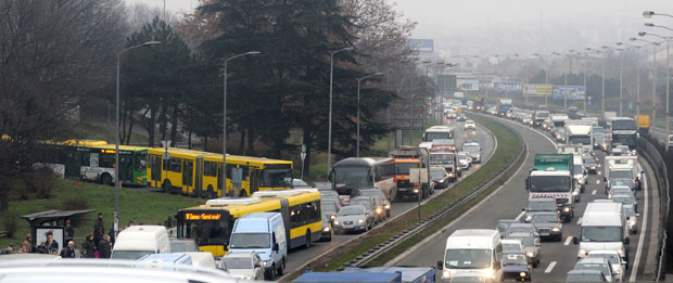 Колоне код Аутокоманде због аутобуса
