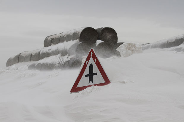 ДРАМА У СНЕЖНИМ НАНОСИМА КОД ДУРМИТОРА: Полиција спасила двојицу Руса