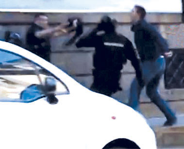 За жандарме траже пo две године робије