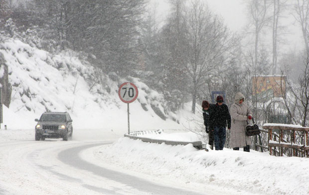 Већи део Хрватске под снегом, на приморју јака бура