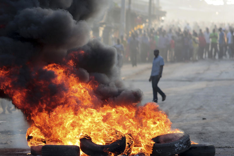 НЕРЕДИ У КЕНИЈИ: Убијено троје људи на протесту против председника Кенијате