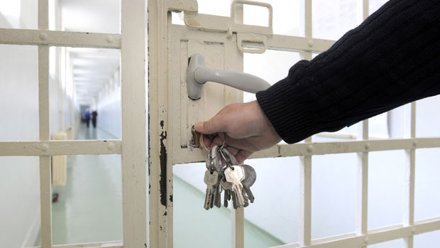 Полицајцу за убиство супруге 14 година