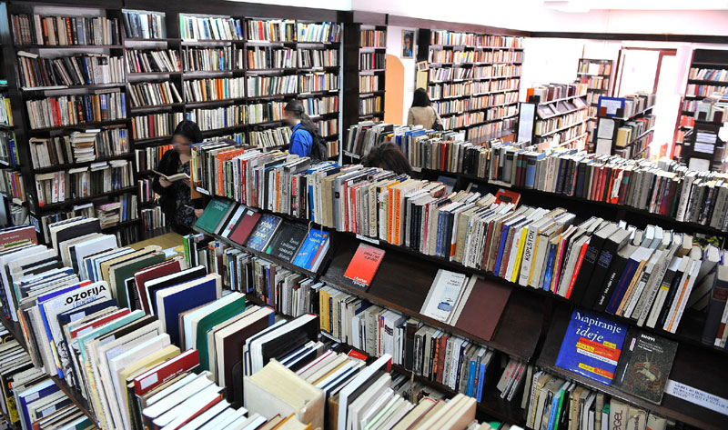 Изнајмљују књиге и - рекете