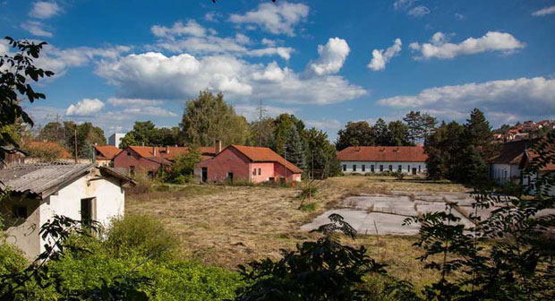 Продата касарна Кадињача