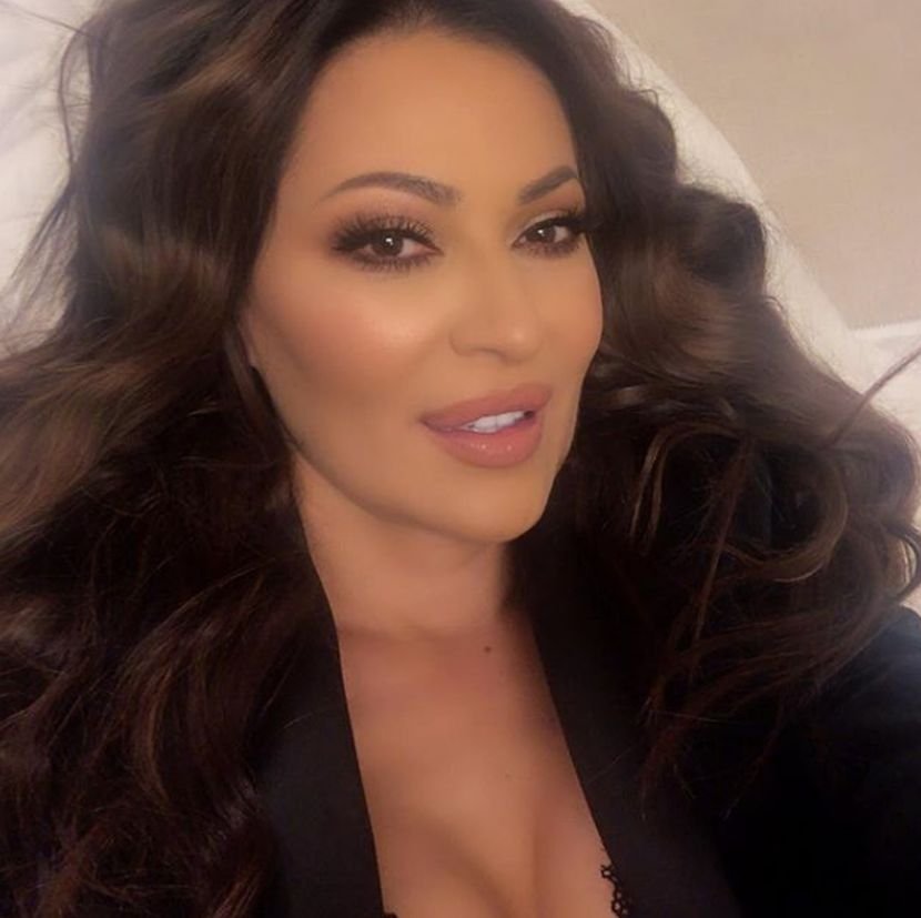 Цецин селфи из кревета направио бурну на Инстаграму