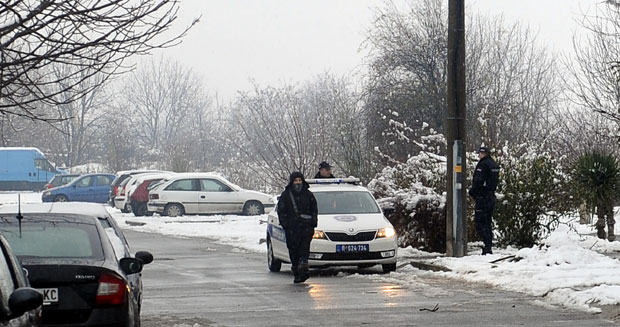 ТРАГЕДИЈА У ЗЕМУН ПОЉУ: Пуцао љубавници у главу, па себи у срце