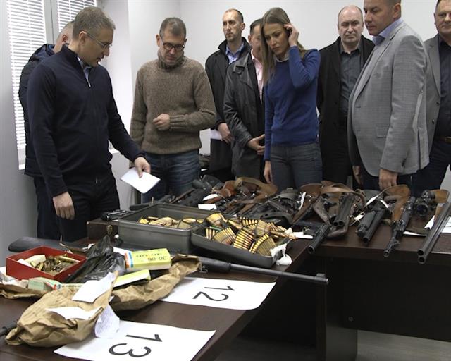 ВЕЛИКА АКЦИЈА СРПСКЕ ПОЛИЦИЈЕ: Лисице за 139 особа због дроге и оружја (ФОТО)