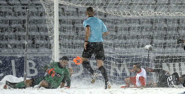 СНЕЖНИ РЕМИ У ХУМСКОЈ: Стојковић поклонио бод Војводини