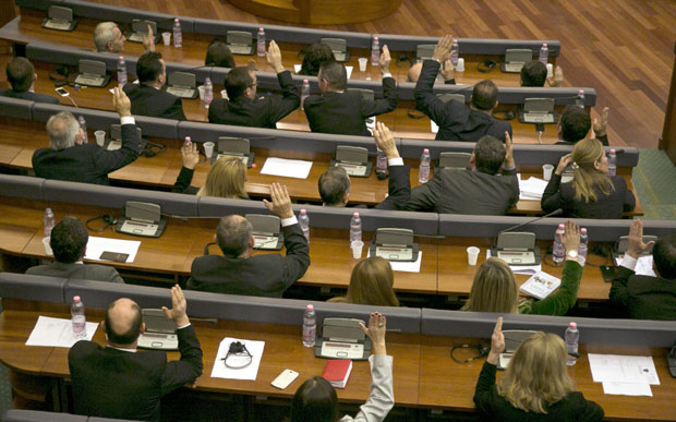 ДИПЛОМАТЕ ЕУ УПОЗОРИЛЕ ПРИШТИНУ: Актуелни споразум о демаркацији са Црном Гором мора бити усвојен 