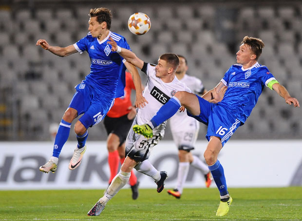 НЕРЕДИ У УКРАЈИНИ ПРЕД ДОЛАЗАК ПАРТИЗАНА: Пуцано на аутомобил фудбалера кијевског Динама Гармаша